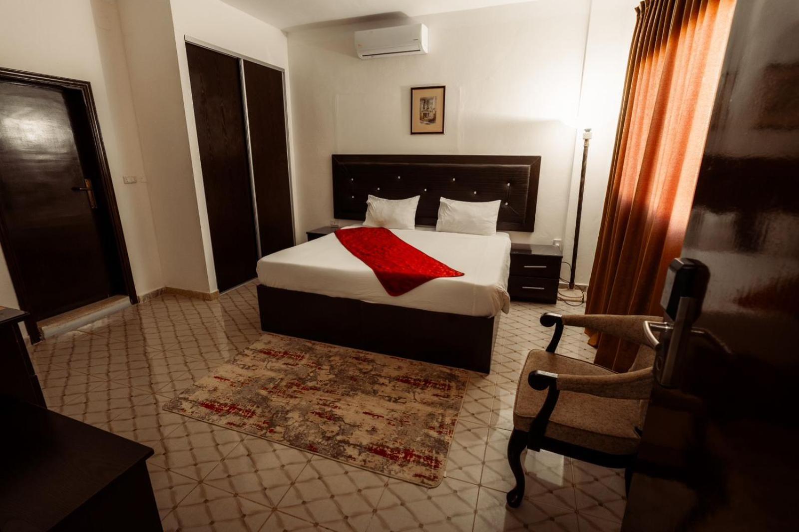 Plaza View Hostel At Tayyibah Екстер'єр фото