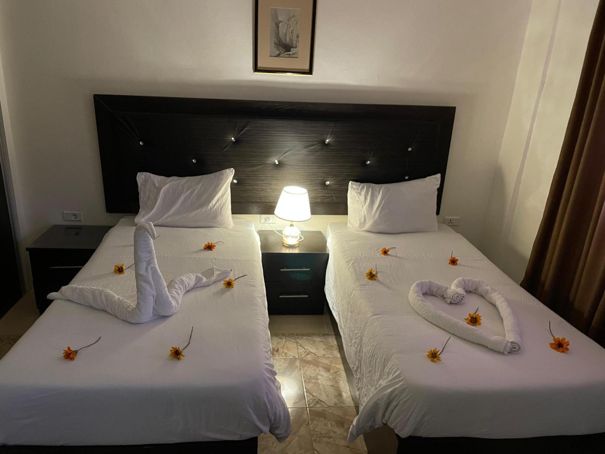 Plaza View Hostel At Tayyibah Екстер'єр фото