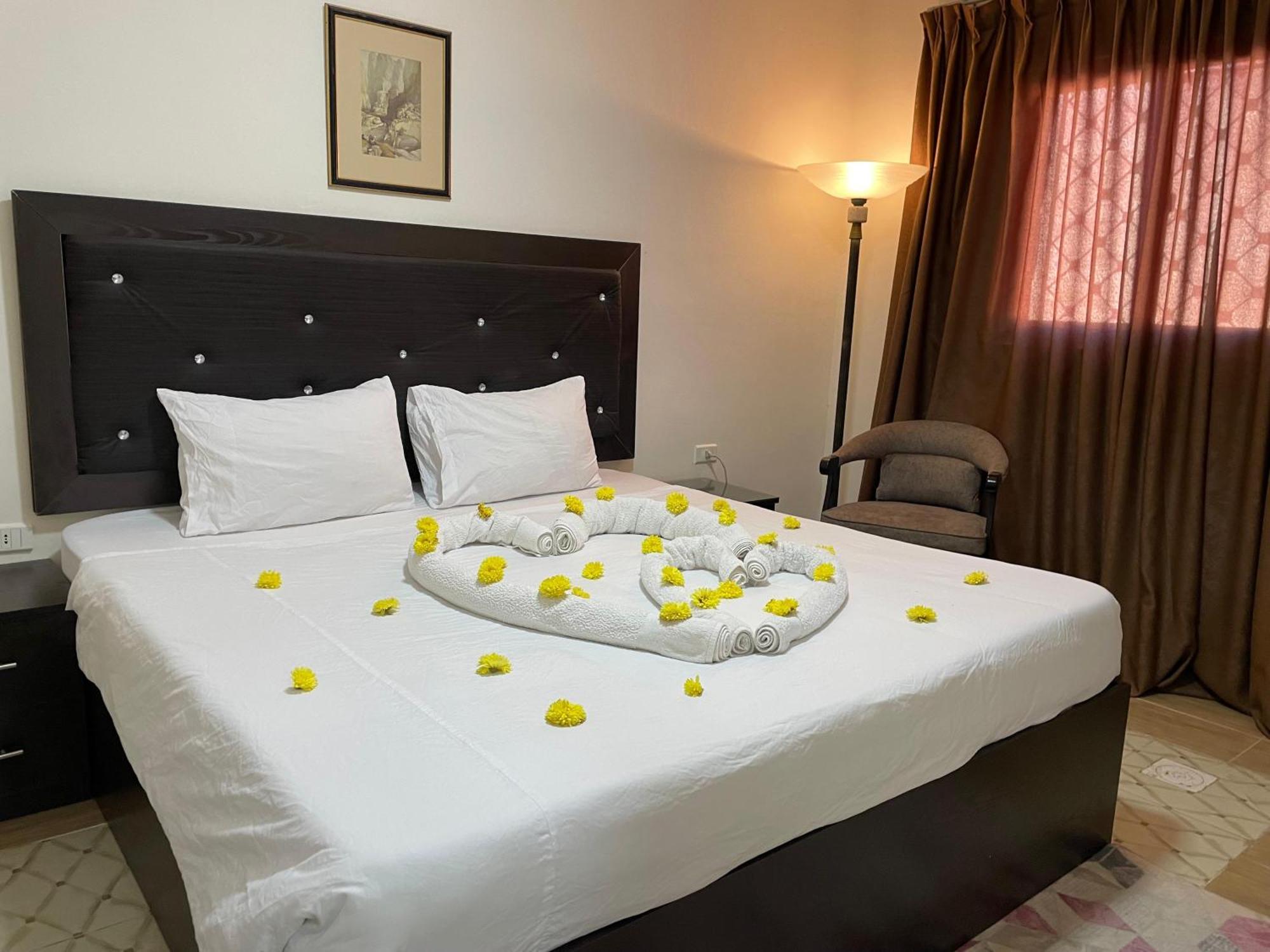 Plaza View Hostel At Tayyibah Екстер'єр фото