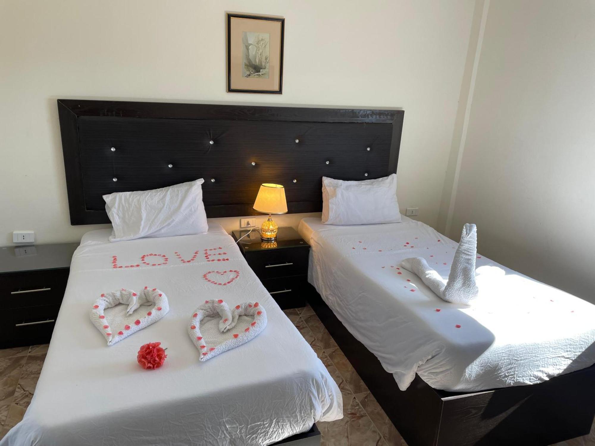 Plaza View Hostel At Tayyibah Екстер'єр фото