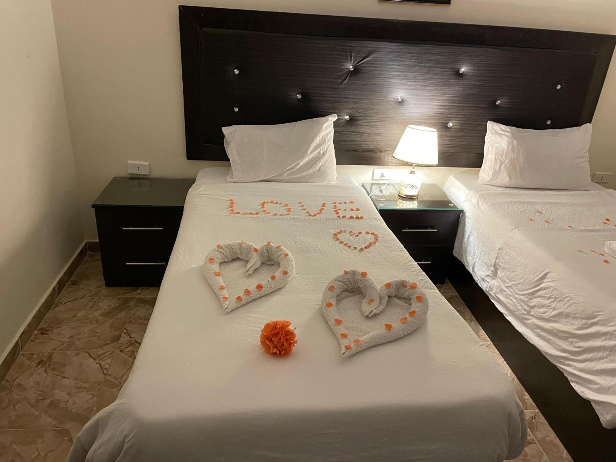Plaza View Hostel At Tayyibah Екстер'єр фото