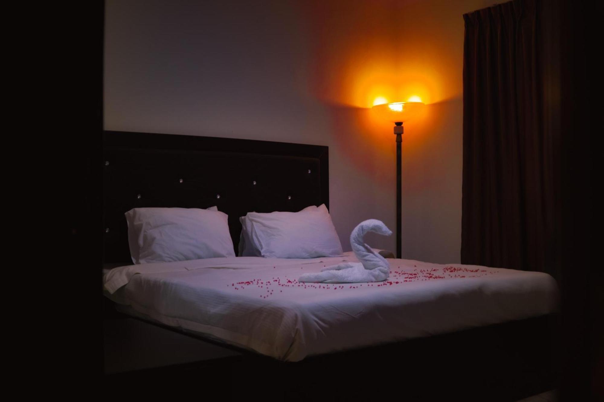 Plaza View Hostel At Tayyibah Екстер'єр фото