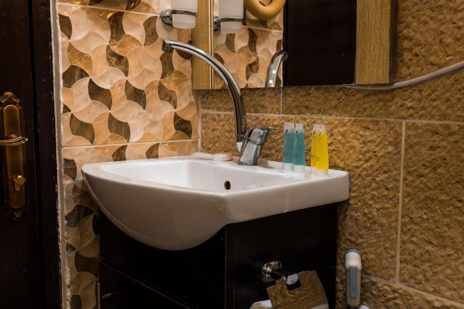 Plaza View Hostel At Tayyibah Екстер'єр фото