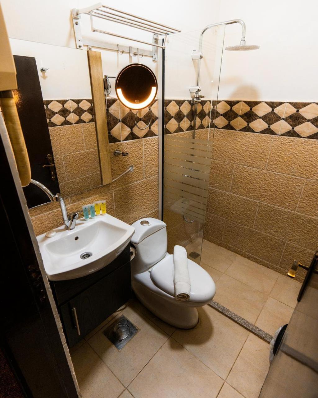 Plaza View Hostel At Tayyibah Екстер'єр фото