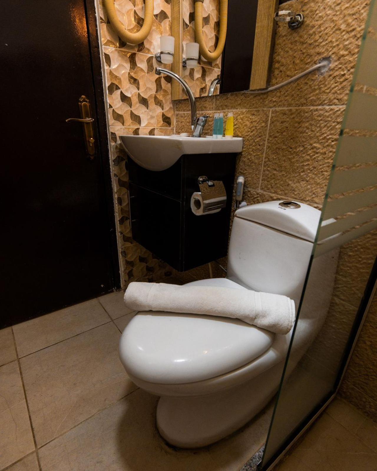Plaza View Hostel At Tayyibah Екстер'єр фото